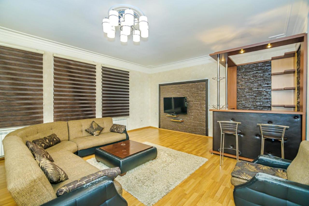 Lux 1 Apartment Baku